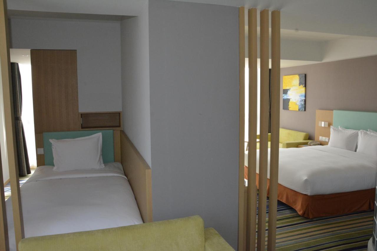Holiday Inn Express Yingkou Onelong Plaza By Ihg Gaizhou エクステリア 写真