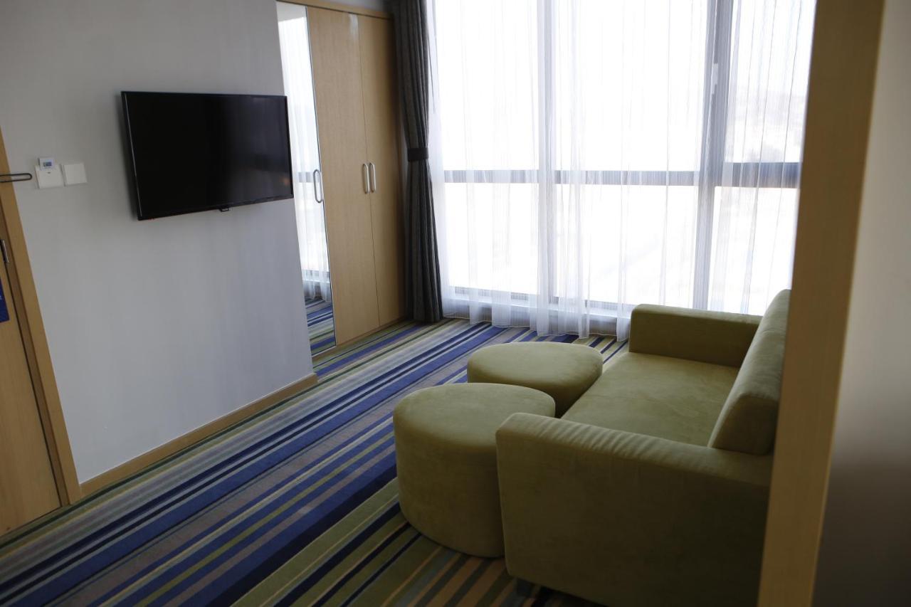 Holiday Inn Express Yingkou Onelong Plaza By Ihg Gaizhou エクステリア 写真